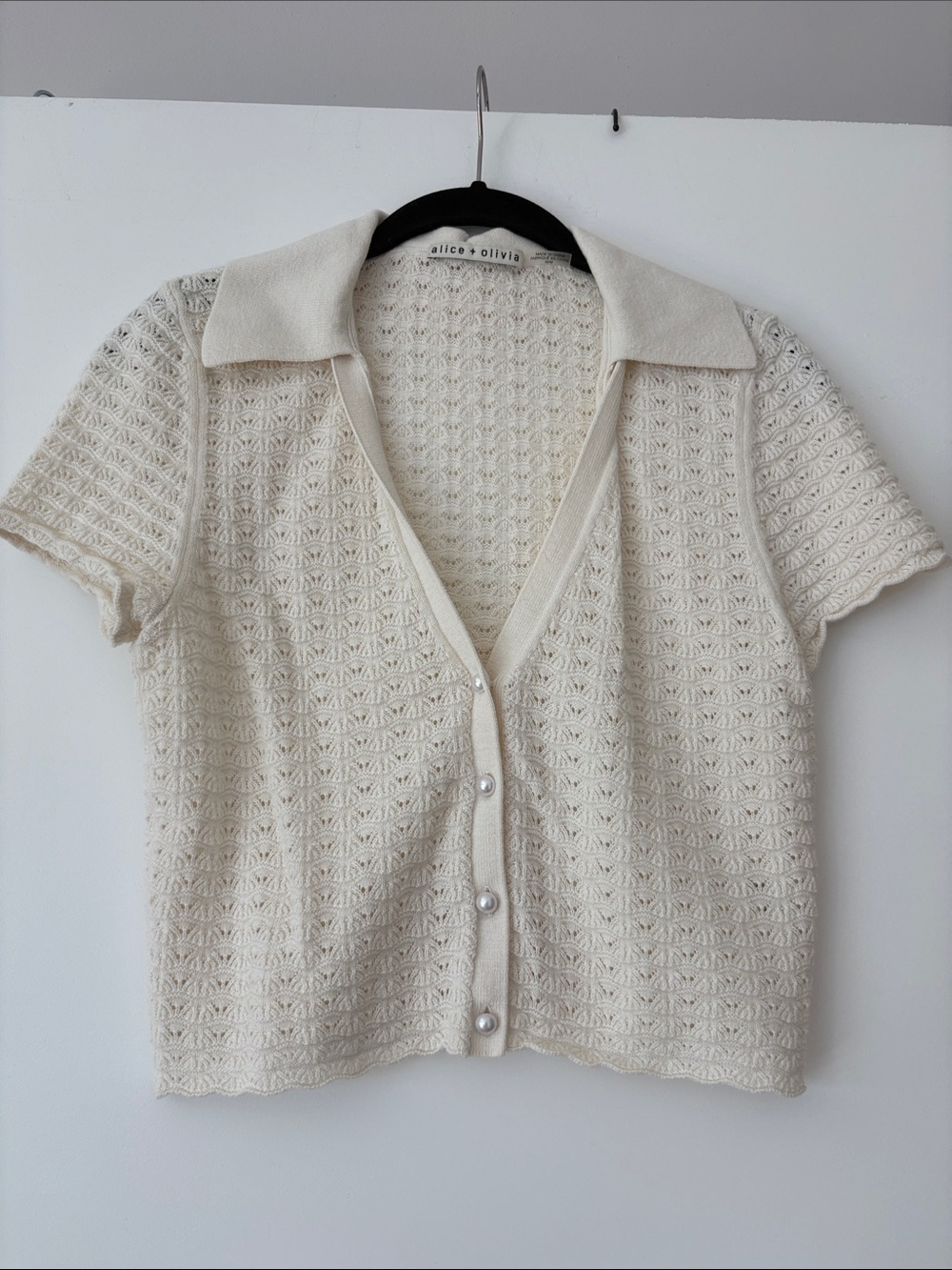 Alice + Olivia Cream Short-Sleeve Knit Button-Front Top